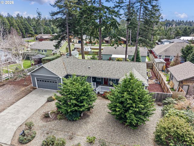 1156 12TH St Se, Bandon, OR 97411