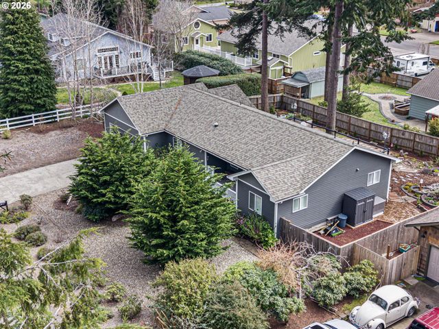1156 12TH St Se, Bandon, OR 97411