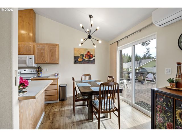 1156 12TH St Se, Bandon, OR 97411