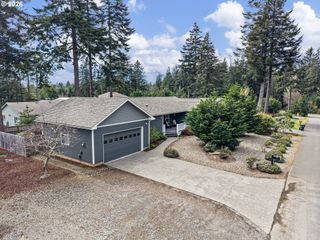 1156 12TH St Se, Bandon, OR 97411