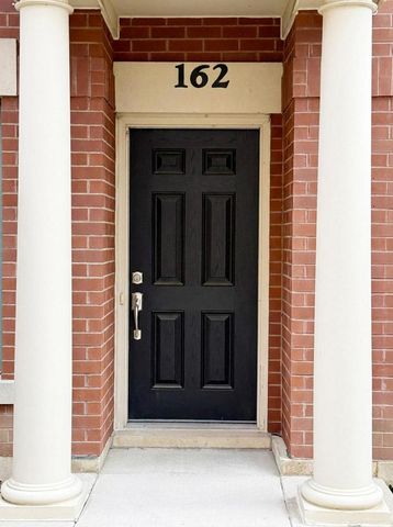 162 Festival Court, Elgin, IL 60120