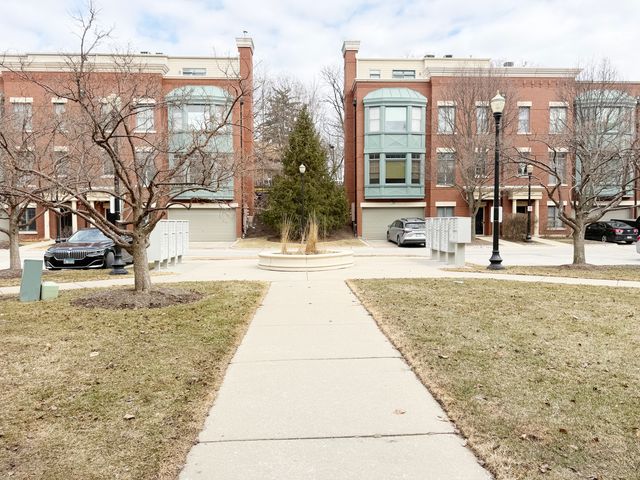 162 Festival Court, Elgin, IL 60120