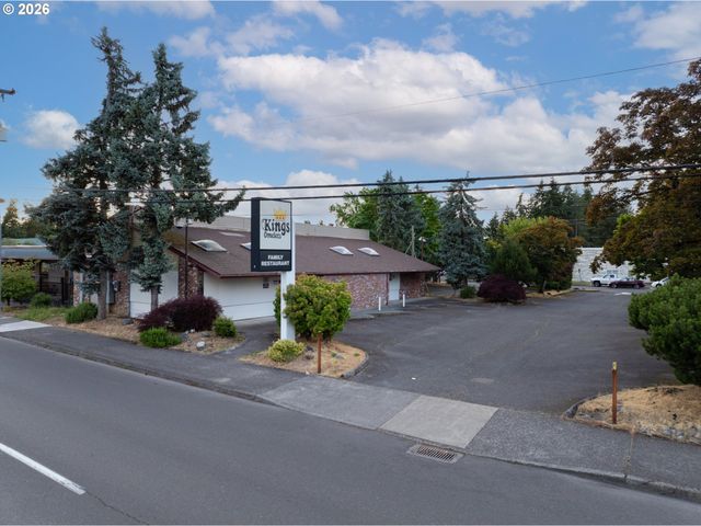 10711 Ne HALSEY St, Portland, OR 97220