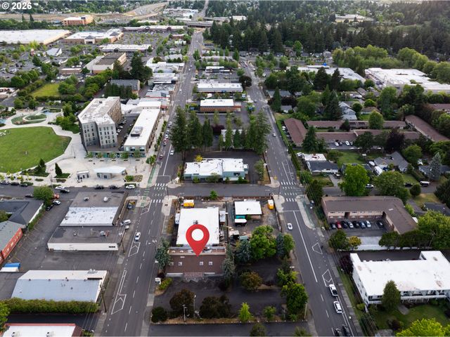 10711 Ne HALSEY St, Portland, OR 97220