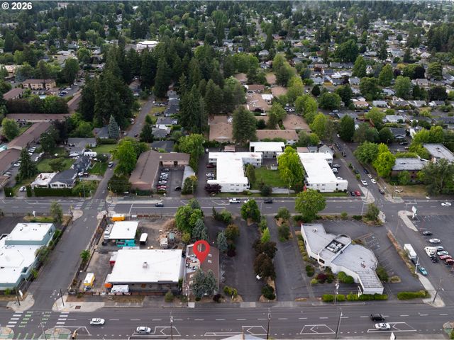 10711 Ne HALSEY St, Portland, OR 97220
