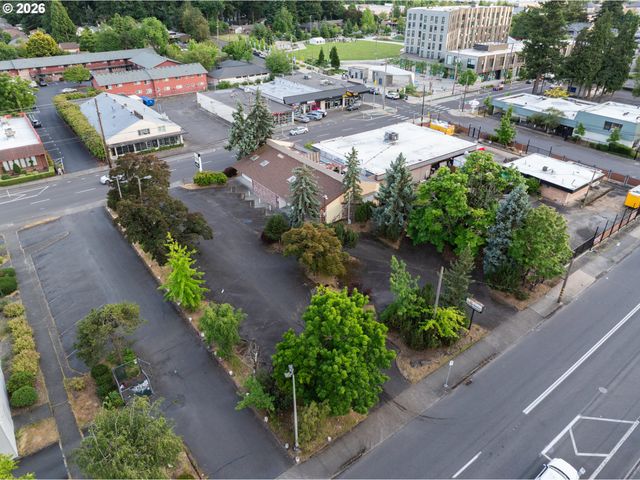10711 Ne HALSEY St, Portland, OR 97220