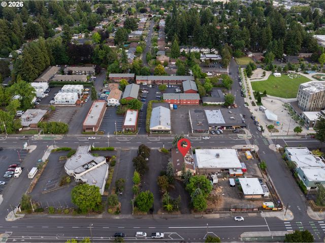 10711 Ne HALSEY St, Portland, OR 97220