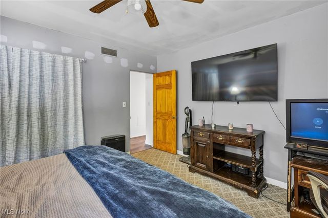 3323 Draper Avenue SE, Warren, OH 44484