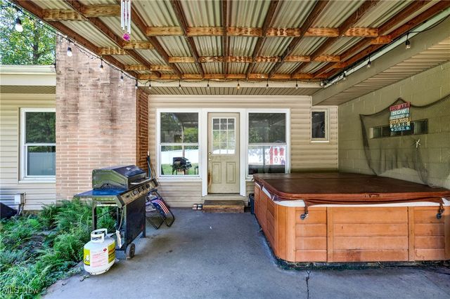 3323 Draper Avenue SE, Warren, OH 44484