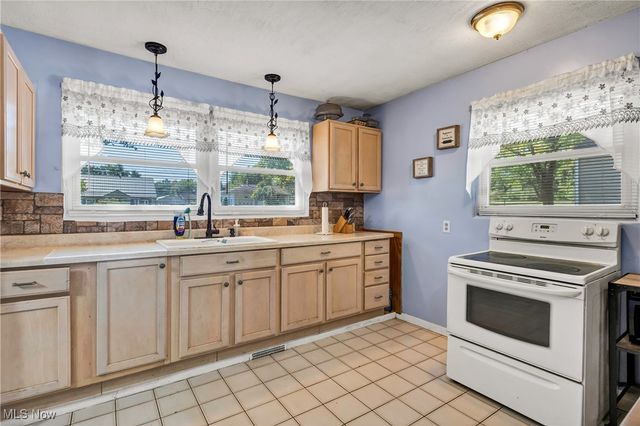 3323 Draper Avenue SE, Warren, OH 44484