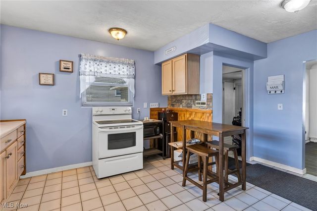 3323 Draper Avenue SE, Warren, OH 44484