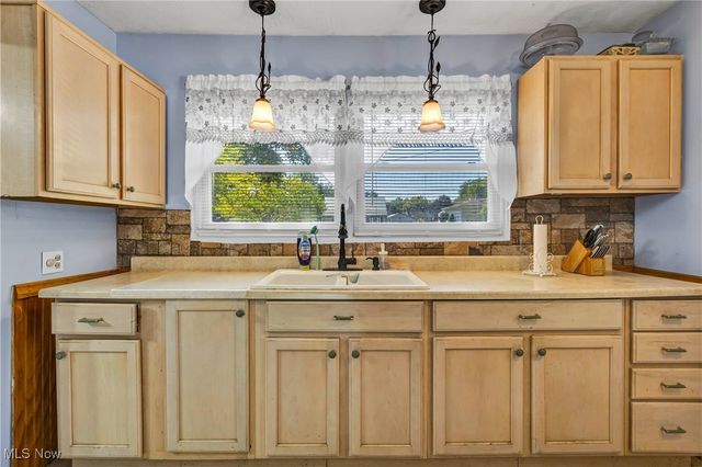 3323 Draper Avenue SE, Warren, OH 44484