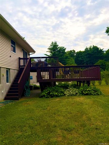 20 Lenart Place, Hopewell Junction, NY 12533