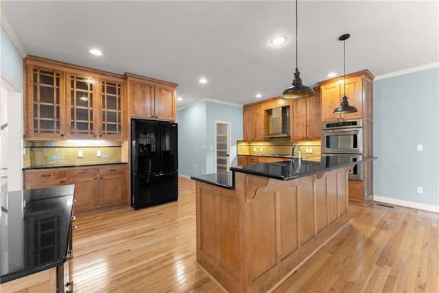 6277 Lakeview Drive, Buford, GA 30518