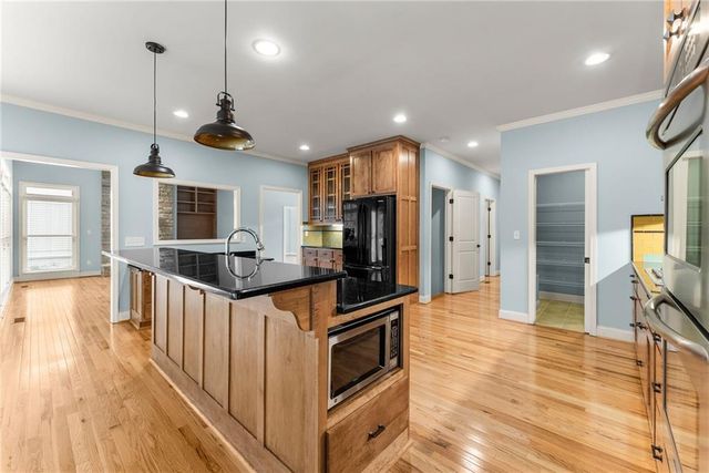 6277 Lakeview Drive, Buford, GA 30518