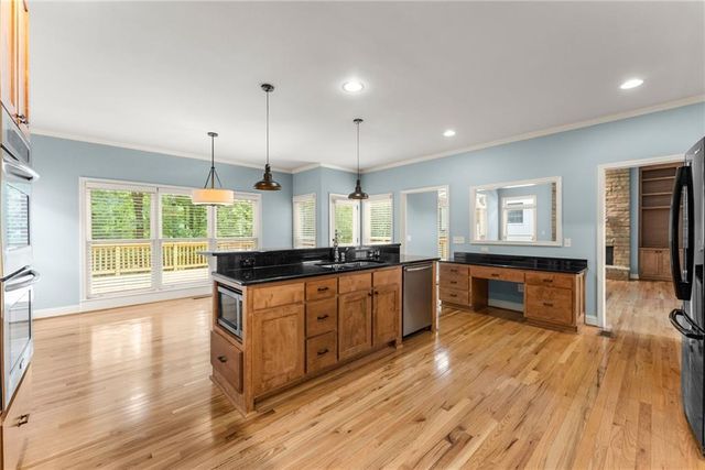 6277 Lakeview Drive, Buford, GA 30518