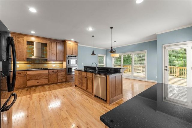 6277 Lakeview Drive, Buford, GA 30518