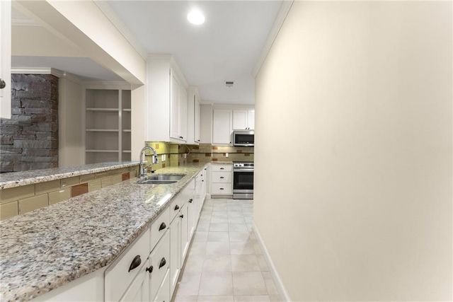 6277 Lakeview Drive, Buford, GA 30518