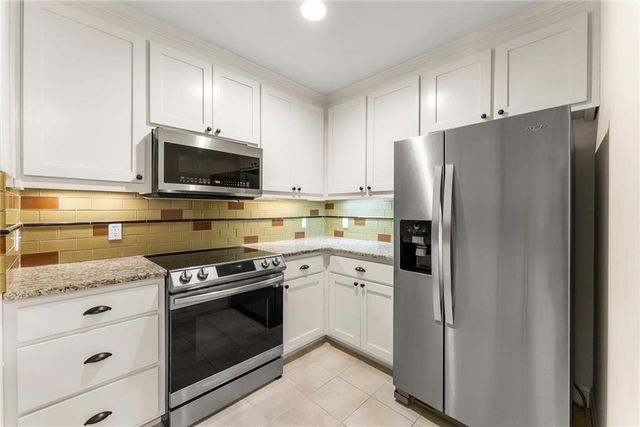 6277 Lakeview Drive, Buford, GA 30518
