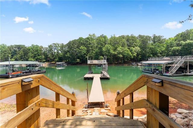 6277 Lakeview Drive, Buford, GA 30518