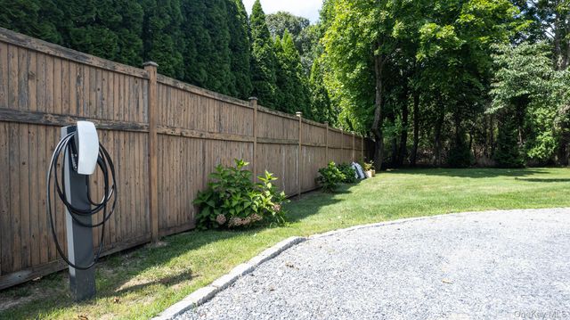 78 Jagger Lane, Westhampton, NY 11977