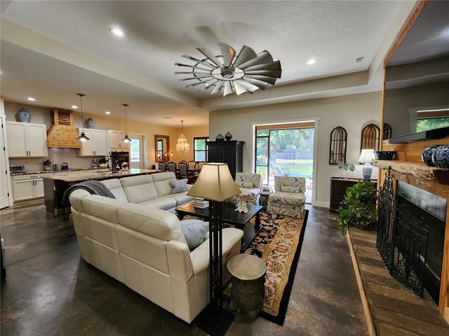 16189 SE 190TH AVENUE, Weirsdale, FL 32195