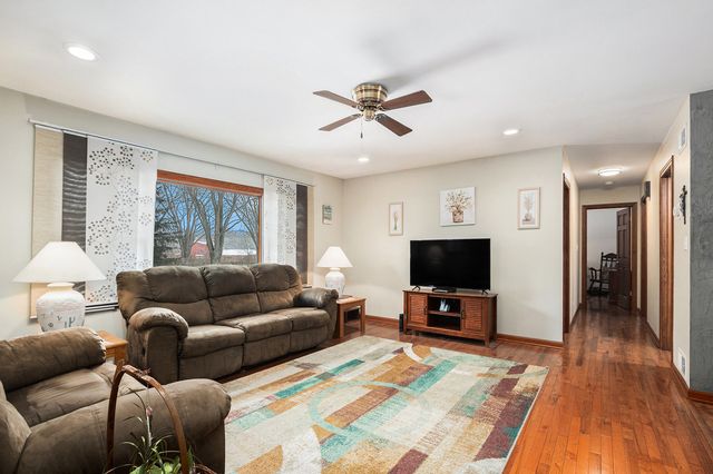 24735 S Michaels Street, Crete, IL 60417