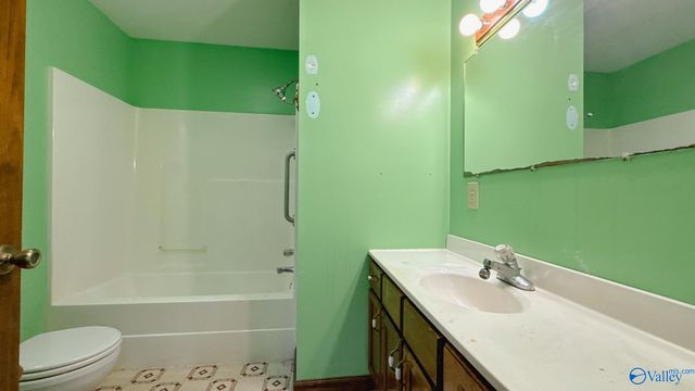 270 Summer Lane, Trenton, GA 30752