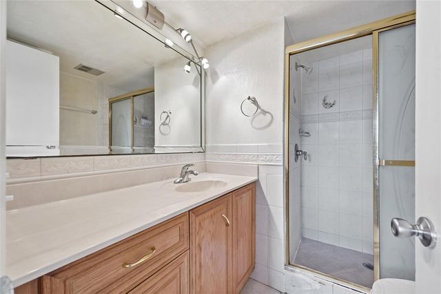 8040 N Sunrise Lakes Drive 303, Fort Lauderdale, FL 33322