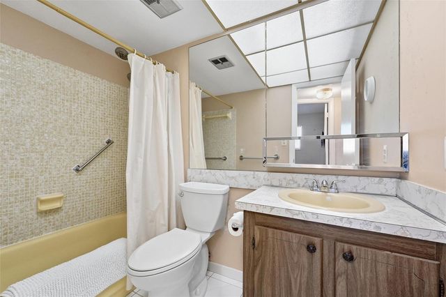 8040 N Sunrise Lakes Drive 303, Fort Lauderdale, FL 33322
