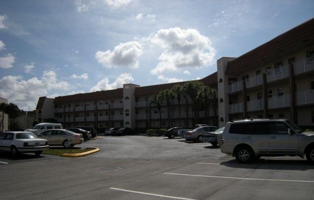 8040 N Sunrise Lakes Drive 303, Fort Lauderdale, FL 33322