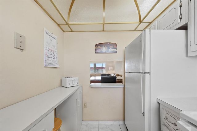 8040 N Sunrise Lakes Drive 303, Fort Lauderdale, FL 33322