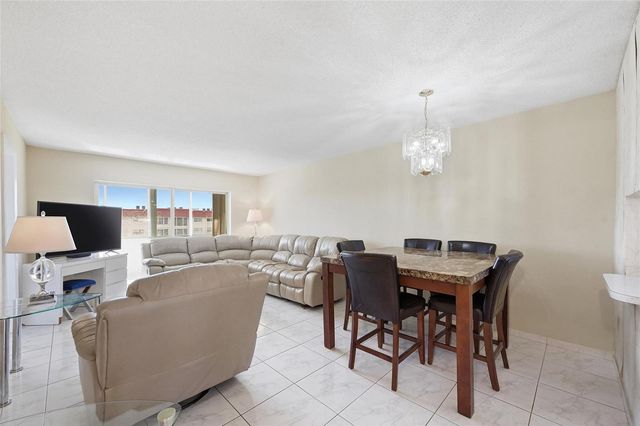 8040 N Sunrise Lakes Drive 303, Fort Lauderdale, FL 33322