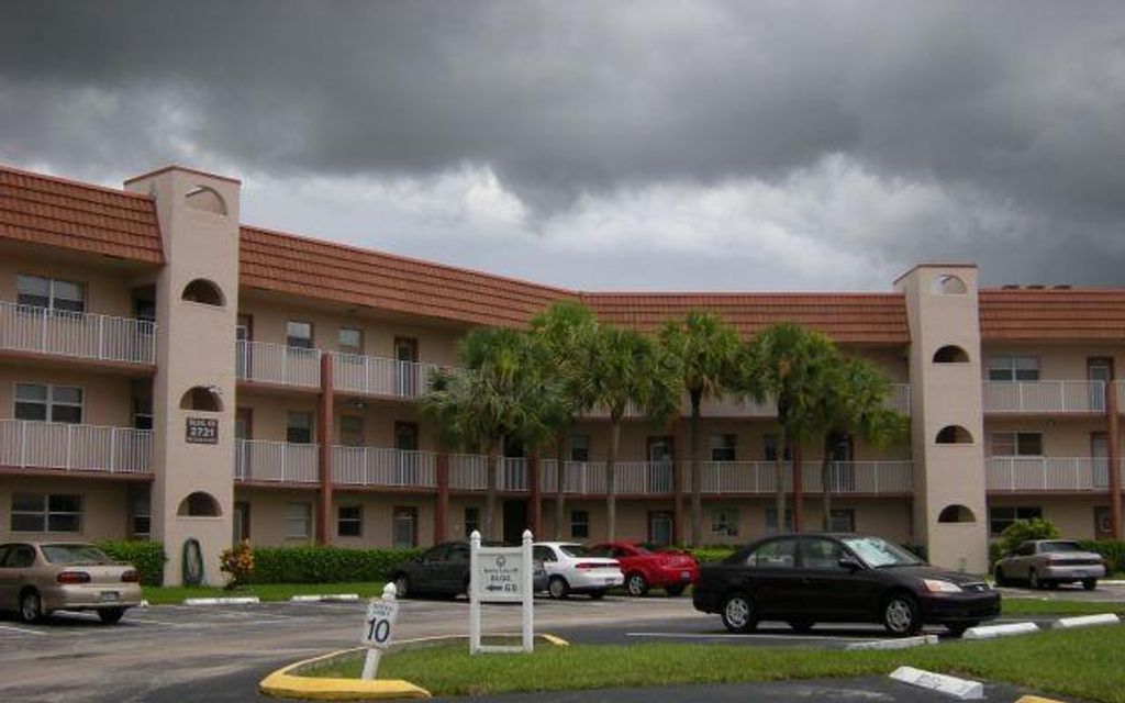 8040 N Sunrise Lakes Drive 303, Fort Lauderdale, FL 33322