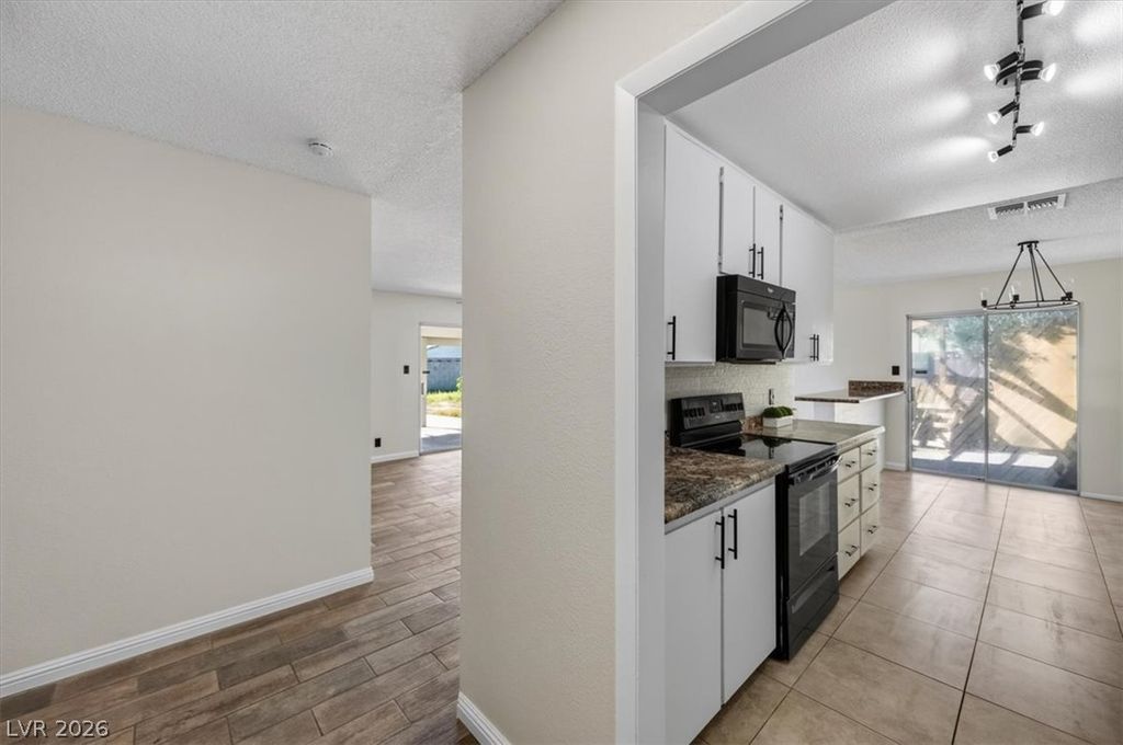 4181 Royalhill Avenue, Las Vegas, NV 89121 — photo 5