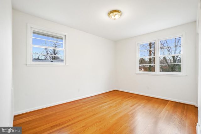 9504 HOLLINS CT, Bethesda, MD 20817