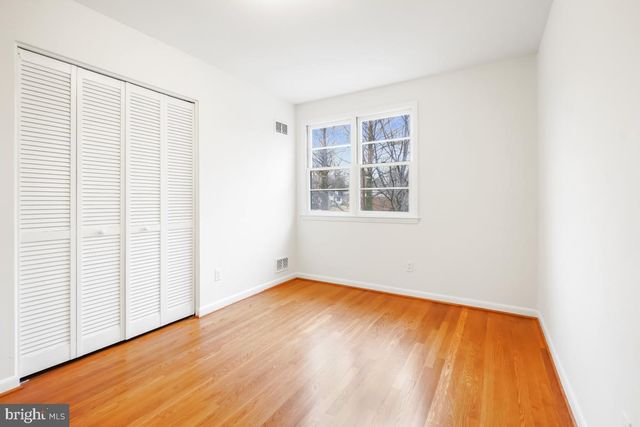 9504 HOLLINS CT, Bethesda, MD 20817