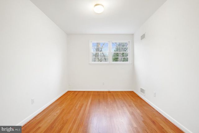 9504 HOLLINS CT, Bethesda, MD 20817