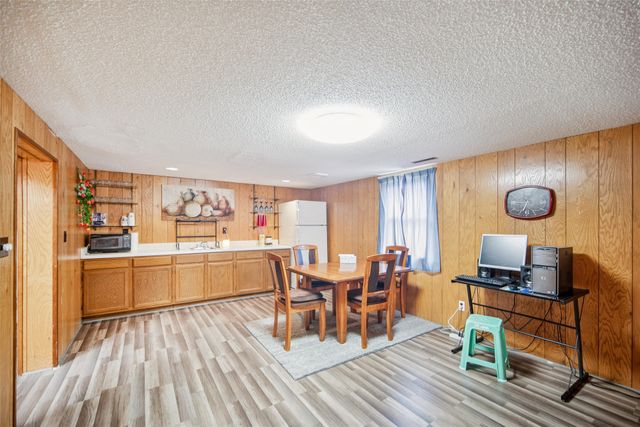 1830 Center Street, West Des Moines, IA 50265