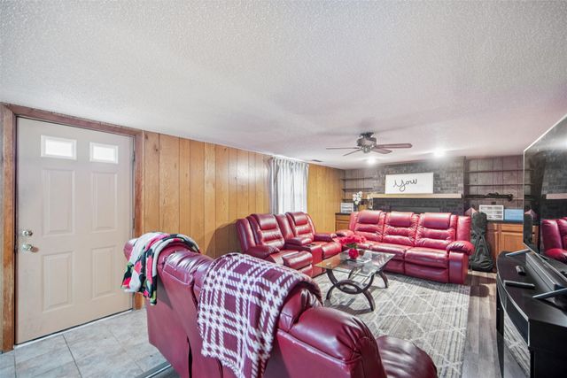 1830 Center Street, West Des Moines, IA 50265