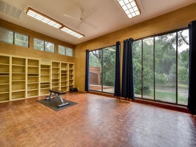 800 Leonard ST, Austin, TX 78705