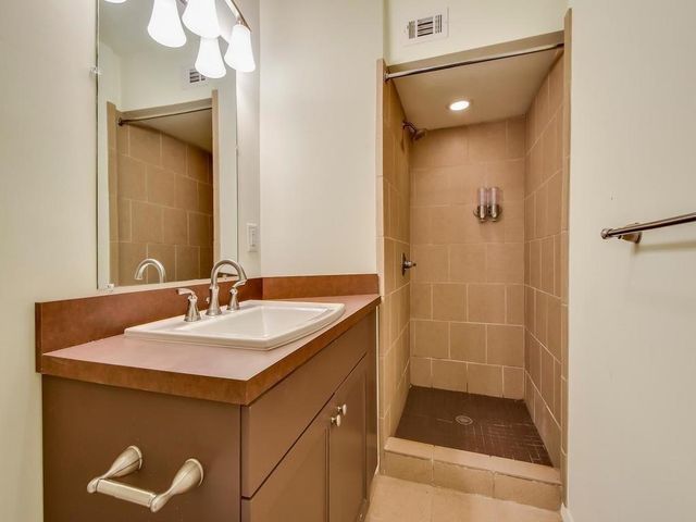 800 Leonard ST, Austin, TX 78705