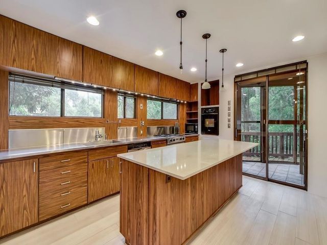 800 Leonard ST, Austin, TX 78705