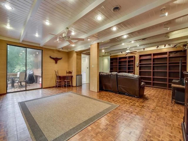 800 Leonard ST, Austin, TX 78705