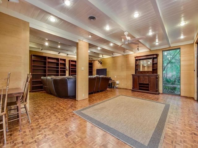 800 Leonard ST, Austin, TX 78705