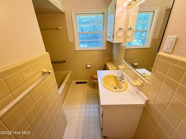 501 N Chestnut Street, Mount Olive, NC 28365