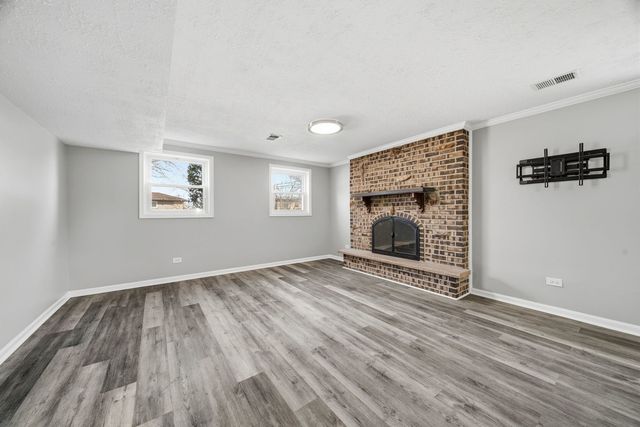 16740 Forest Avenue, Oak Forest, IL 60452