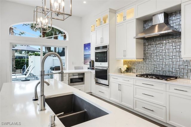 15303 Devon Green LN, Naples, FL 34110