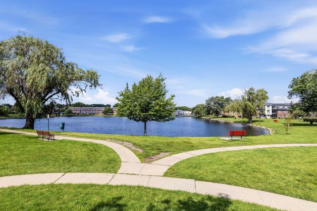 9411 Bay Colony Drive 1N, Des Plaines, IL 60016