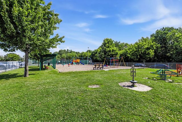 9411 Bay Colony Drive 1N, Des Plaines, IL 60016